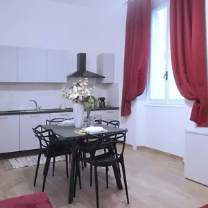 Elegante Ed Incantevole Nel Cuore Di Genova